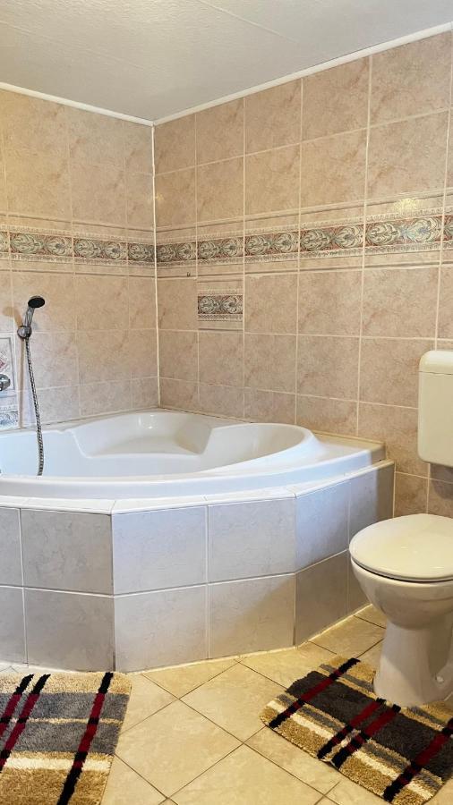 Unterm Rohrdach Apartment Вустров Екстериор снимка